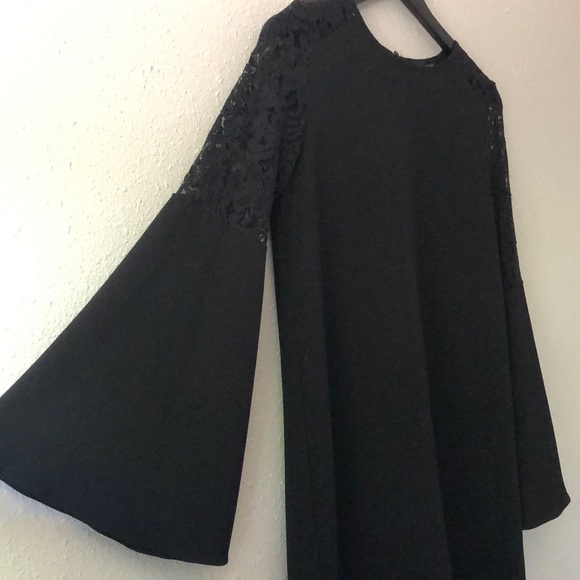 Aqua Black Bell Sleeve Shift Dress Size Medium - Picture 1 of 4